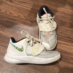 Nike Kids' Kyrie Flytrap III South Beach Basketball Shoes- 1.5y